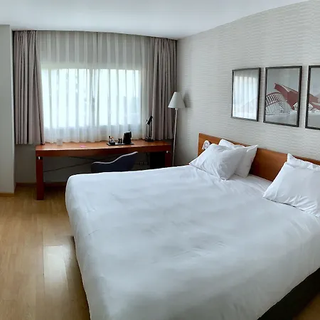 Hotel Ramada By Wyndham Valencia 3*