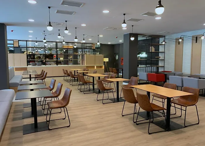 Ramada By Wyndham Valencia Hotel 3*