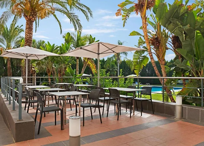 Hotel Ramada By Wyndham Valencia 3*