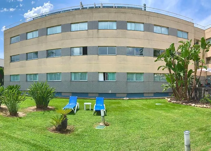 Ramada By Wyndham Valencia 3*