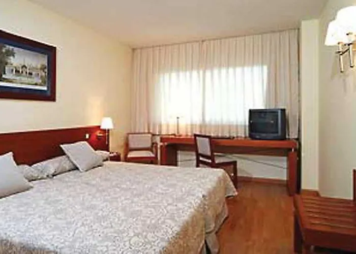 Hotel Ramada By Wyndham Valencia 3*