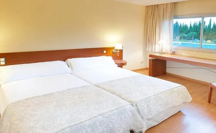 Ramada By Wyndham Valencia 3*