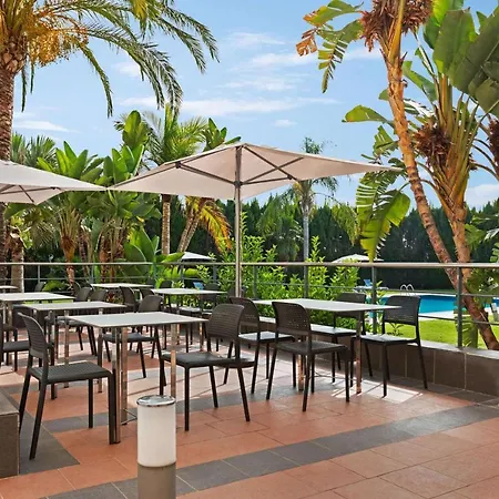 Отель Ramada By Wyndham Valencia 3*