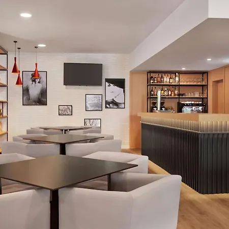 Ramada By Wyndham Valencia Szálloda 3*