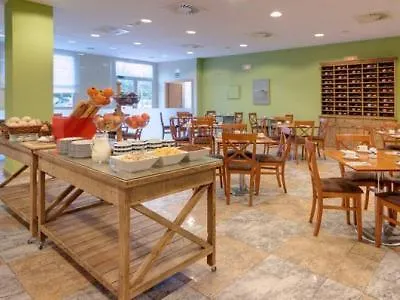 Ramada By Wyndham Valencia 3*