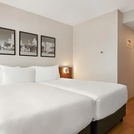 Ramada By Wyndham Valencia Hotel