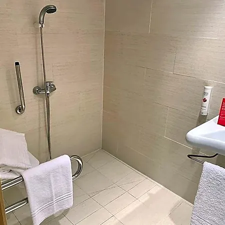 Ramada By Wyndham Valencia Hotel 3*