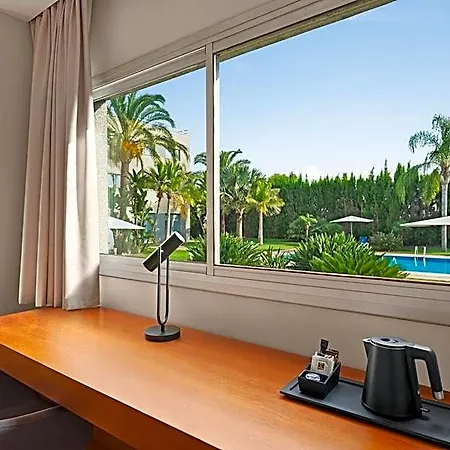 Ramada By Wyndham Valencia Hotel 3*