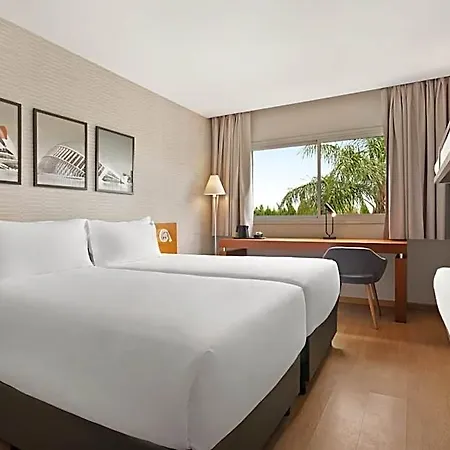 Ramada By Wyndham Valencia Hotel 3*
