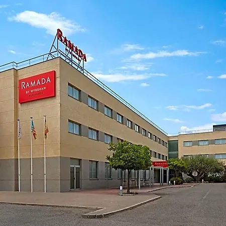 Hotel Ramada By Wyndham Valencia 3*