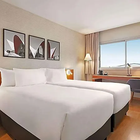 Ramada By Wyndham Valencia 3*