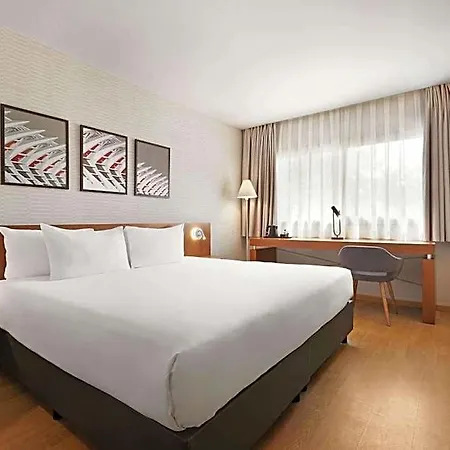 Ramada By Wyndham Valencia Hotel