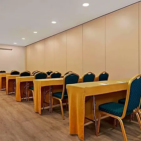 Ramada By Wyndham Valencia 3* Almussafes