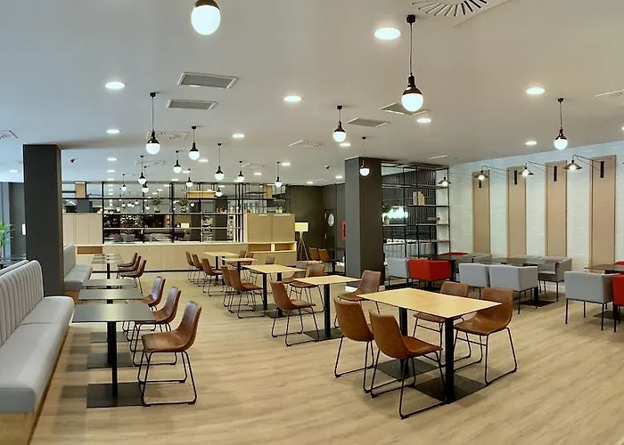 Ramada By Wyndham Valencia Hotel 3*