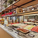 Ramada By Wyndham Valencia Hotel