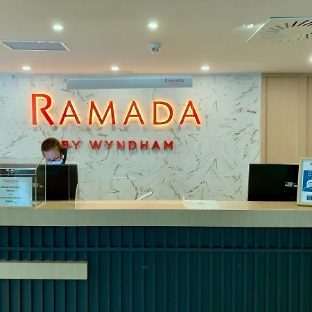 Ramada By Wyndham Valencia Hotel 3*