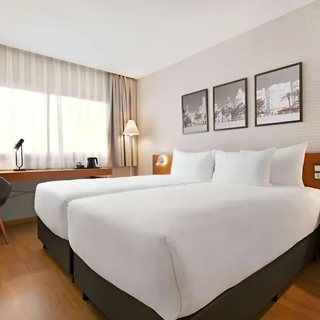 Ramada By Wyndham Valencia Hotel 3*