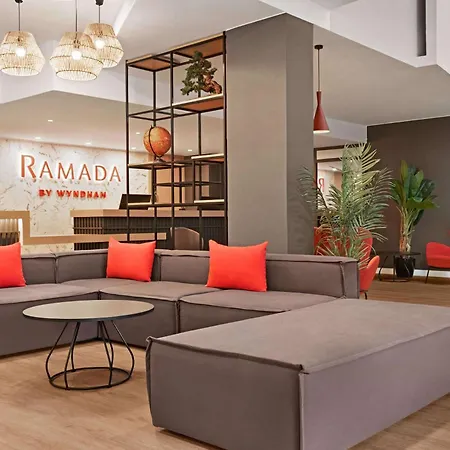 Hotel Ramada By Wyndham Valencia 3*