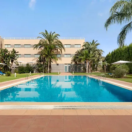 Ramada By Wyndham Valencia Hotell