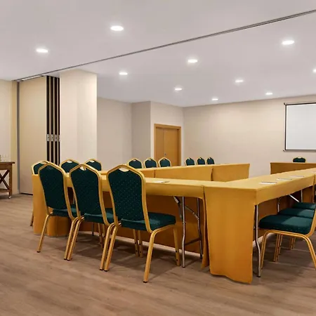 Ramada By Wyndham Valencia Hotell Almussafes