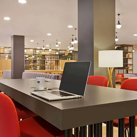 Hotel Ramada By Wyndham Valencia 3*
