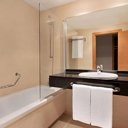 Ramada By Wyndham Valencia Hotell