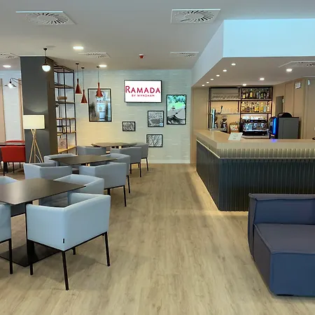 Hotell Ramada By Wyndham Valencia