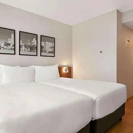 Hotell Ramada By Wyndham Valencia