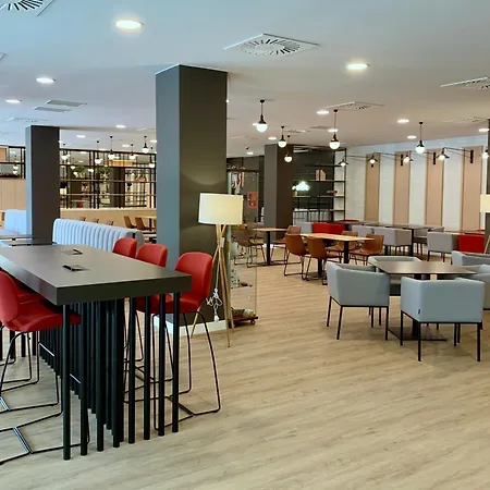 Hotell Ramada By Wyndham Valencia