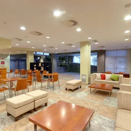 Ramada By Wyndham Valencia Hotell