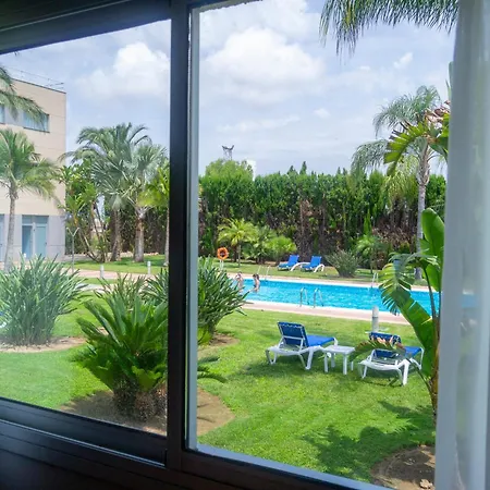 Ramada By Wyndham Valencia Hotell 3*