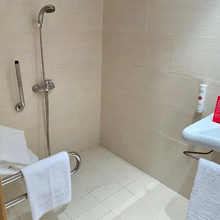Hotell Ramada By Wyndham Valencia
