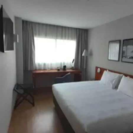 Ramada By Wyndham Valencia Hotel