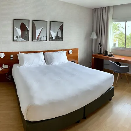 Hotel Ramada By Wyndham Valencia 3*
