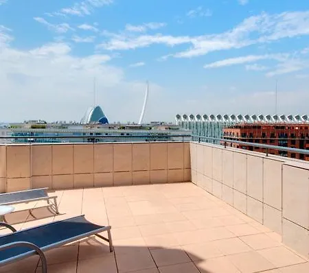 Ramada By Wyndham Valencia Hotell