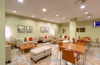 Hotell Ramada By Wyndham Valencia 3*
