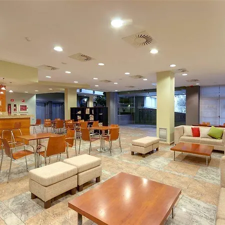 Ramada By Wyndham Valencia Hotell 3*