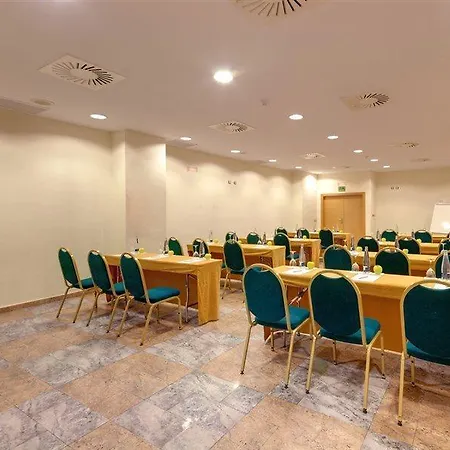 Ramada By Wyndham Valencia Hotell