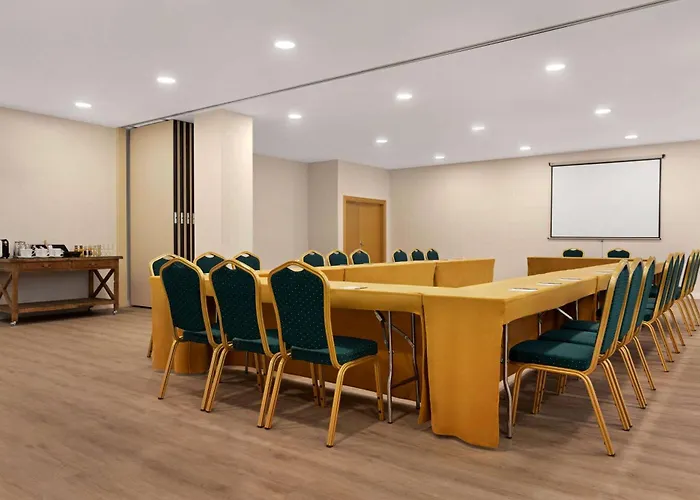 Ramada By Wyndham Valencia Hotel Almussafes