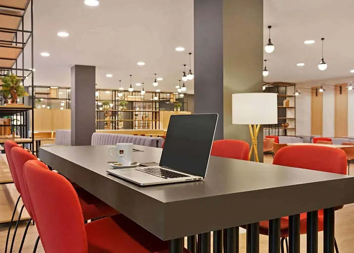 Hotel Ramada By Wyndham Valencia 3*