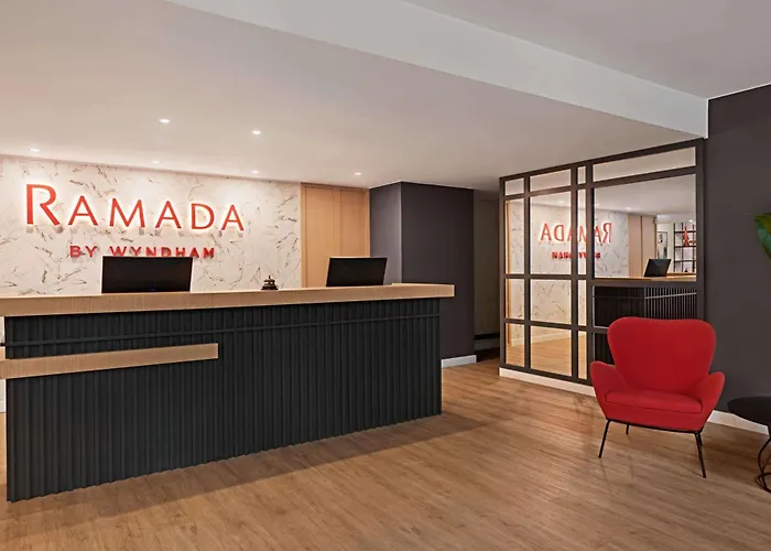Ramada By Wyndham Valencia Hotel 3*