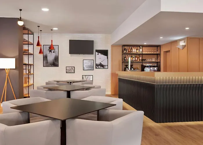 Ramada By Wyndham Valencia Hotel 3*